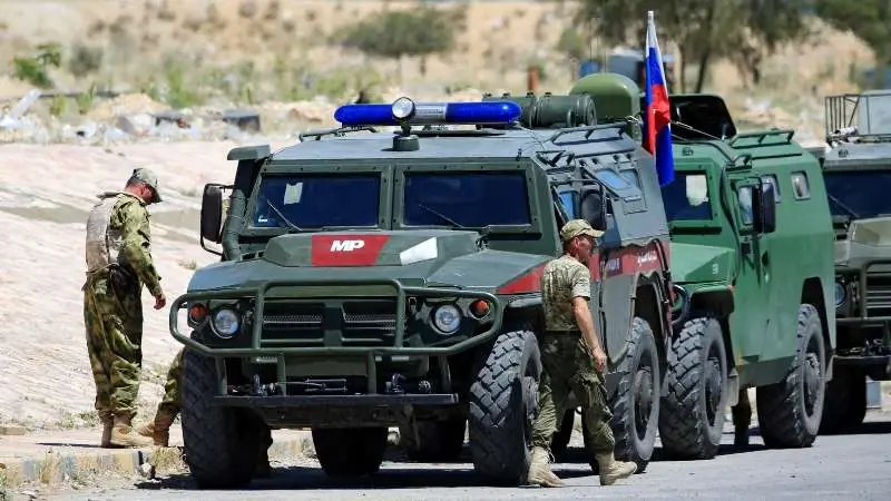 ميليشيات إيرانية تدخل حماة بأعلام روسيّة، وعسكريون يحذّرون من اقتراب المعركة!!: جيش العزة