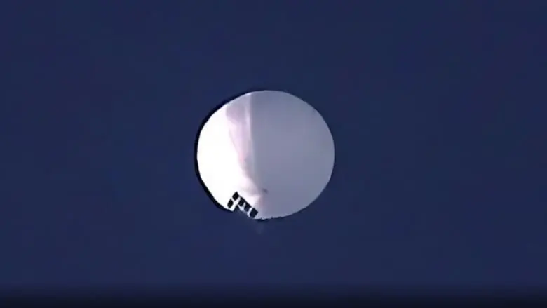 أمريكا تعلن اعتراض منطاد مجهول دخل مجالها وبيان "عاجل" من قيادة الدفاع الجوي: منطاد