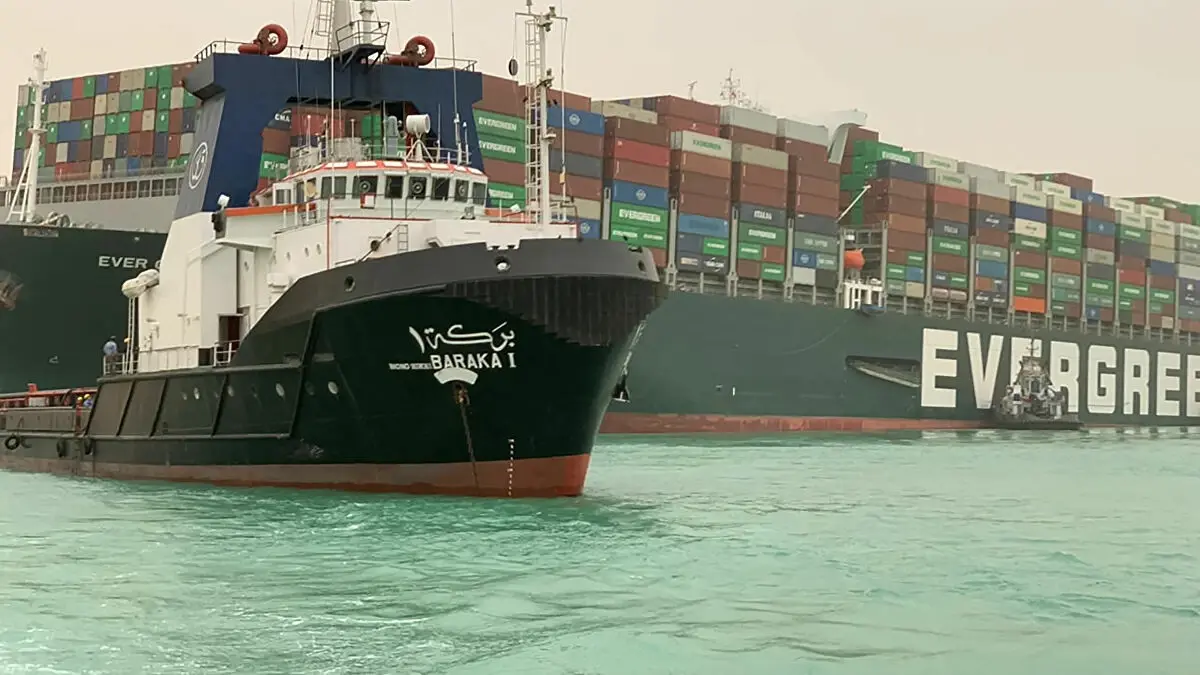 السفينة "إيفرجيفن" التي جنحت بقناة السويس تحاول عبورها مجدداً وإدارة القناة تعلن الطوارئ: مصر
