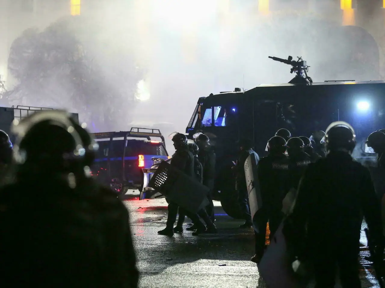 الخارجية الروسية تصف ما يحصل بكازاخستان وواشنطن تدعو لأمرٍ عاجل: السفارة الأمريكية