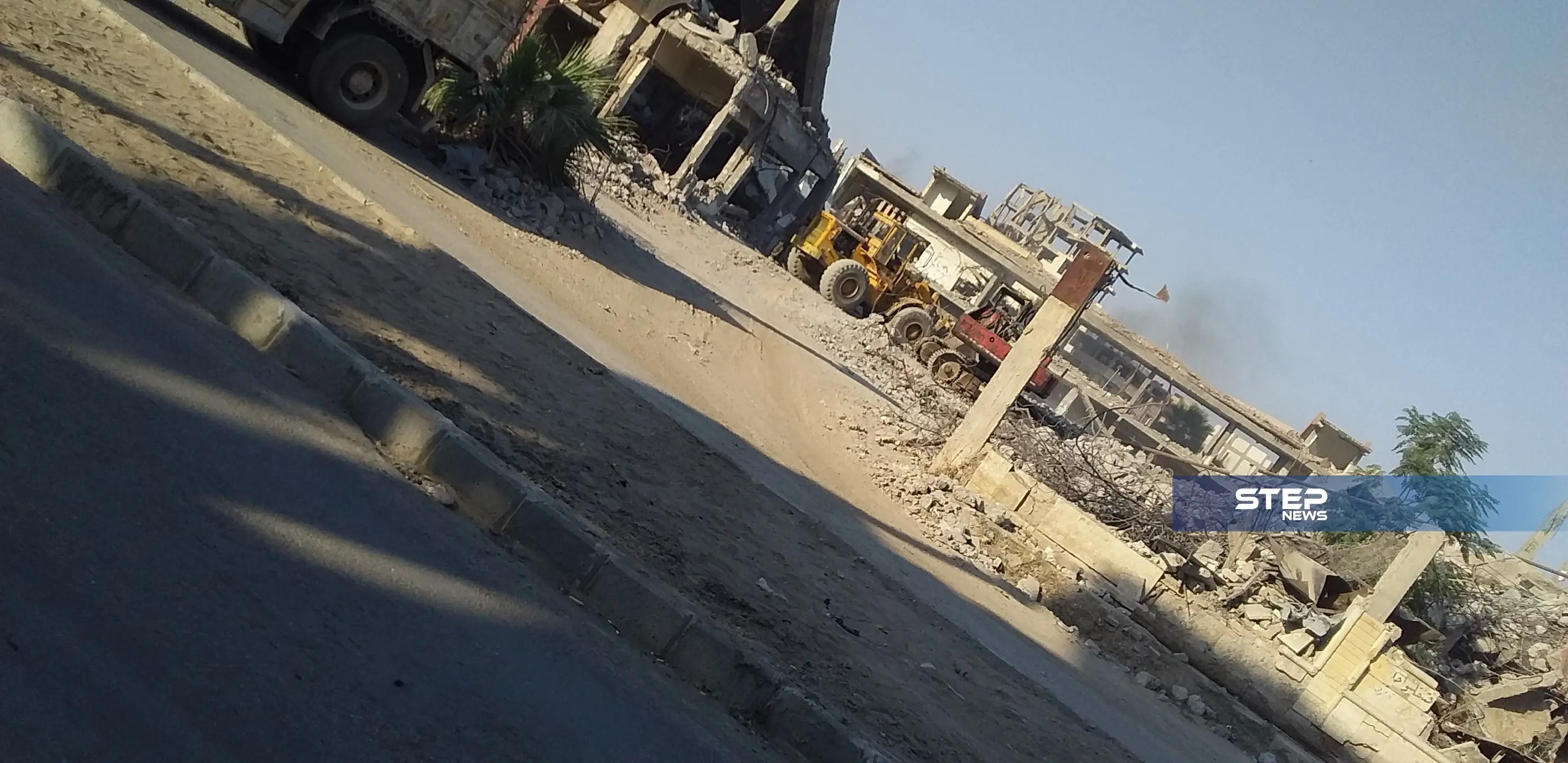 ميليشيا قسد تبدأ بإزالة الأنقاض والركام عن المباني الحكومية بمدينة الرقة: صور سوريا