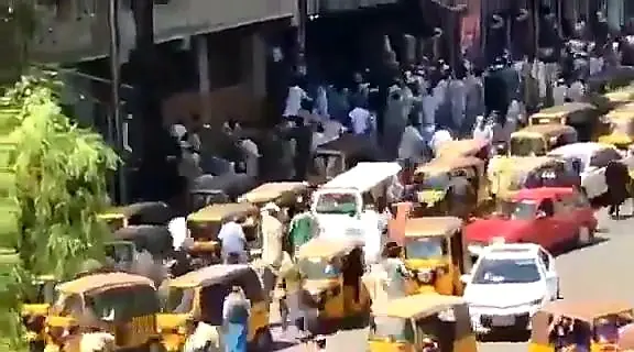 بالفيديو|| شاهد كيف تعاملت طالبان مع أول مظاهرات مناهضة لحكمها في جلال آباد: مظاهرات جلال آباد