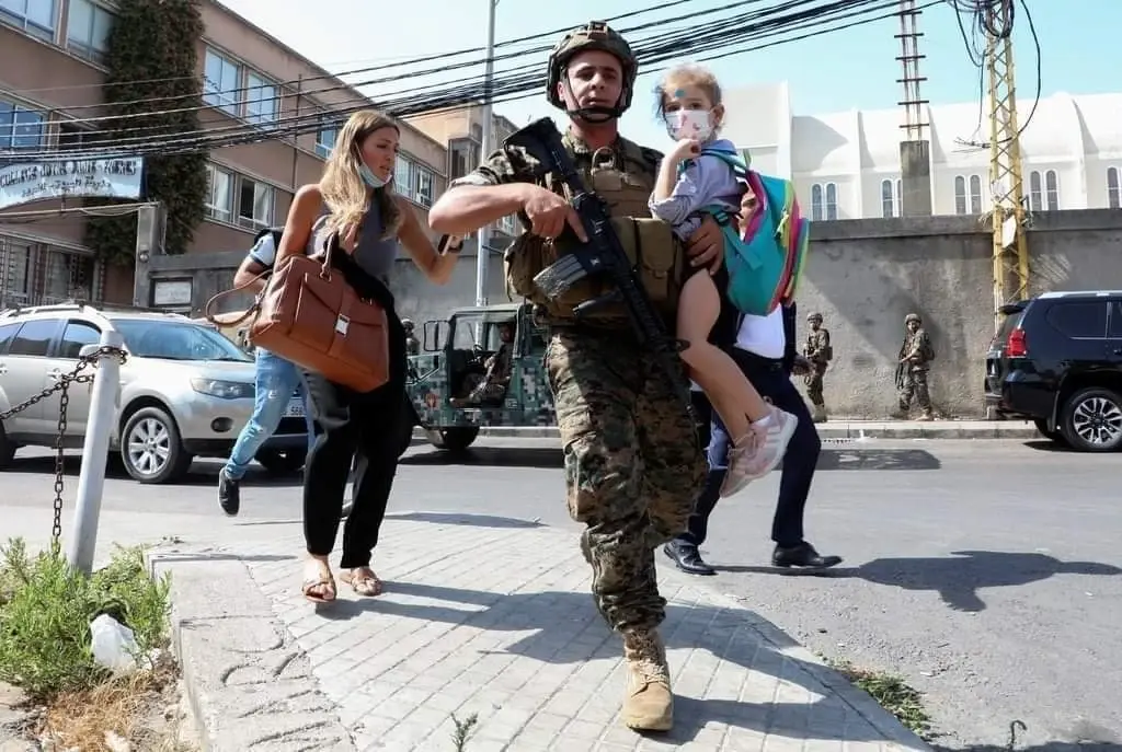 أول تعليق روسي على أحداث بيروت.. موسكو تتوجه برسائل للمنخرطين بالأحداث الدموية والحكومة اللبنانية: خبر عاجل