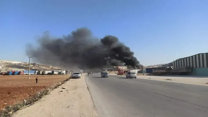 بالفيديو|| النظام السوري يقصف الشريان الاقتصادي لإدلب وريفها ويوقع قتلى وجرحى : أخبار وتقارير
