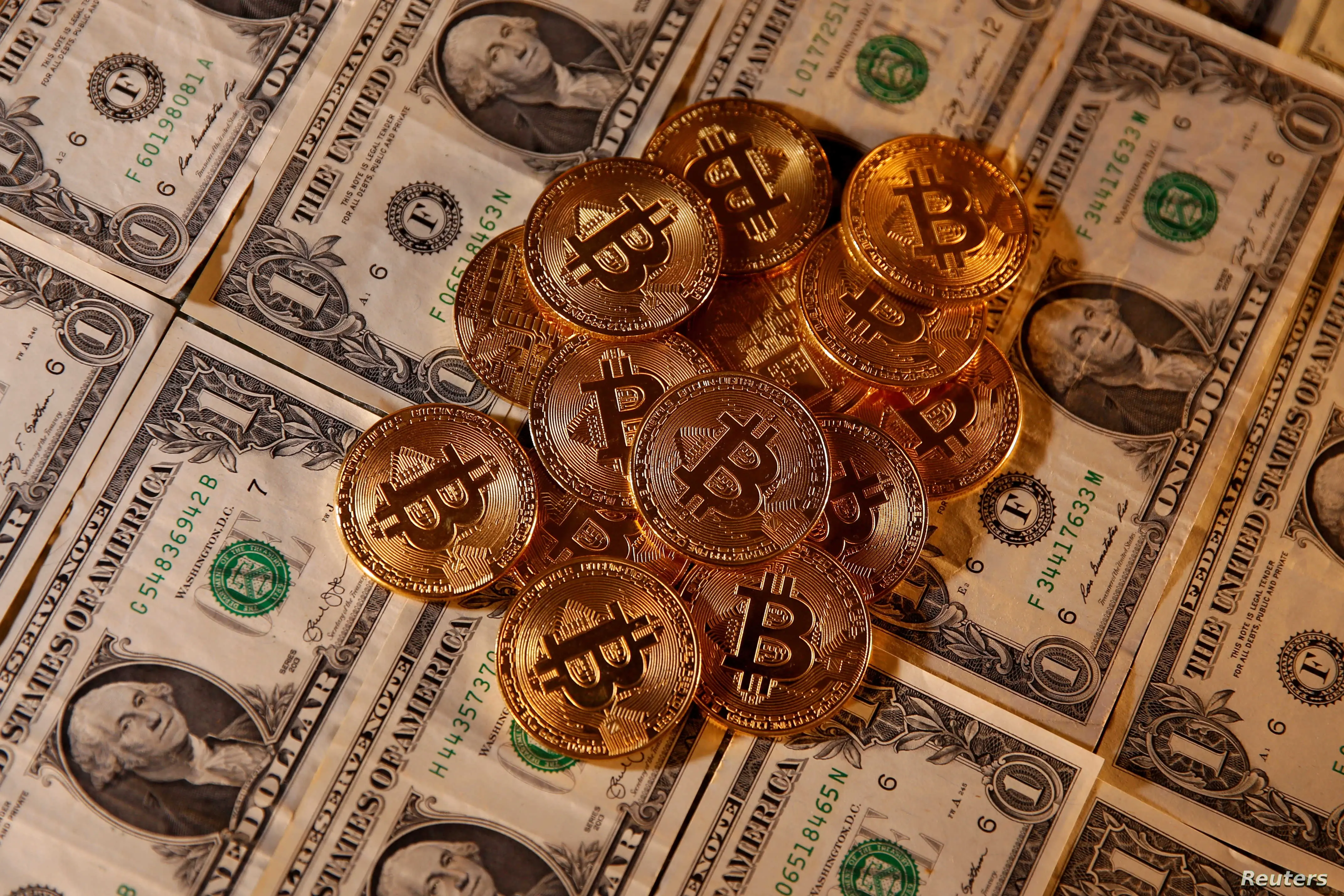 بتكوين تقفز لأعلى سعر منذ أبريل الماضي وواشنطن تطلق أول صندوق قابل للتداول بعقودها: خبر عاجل
