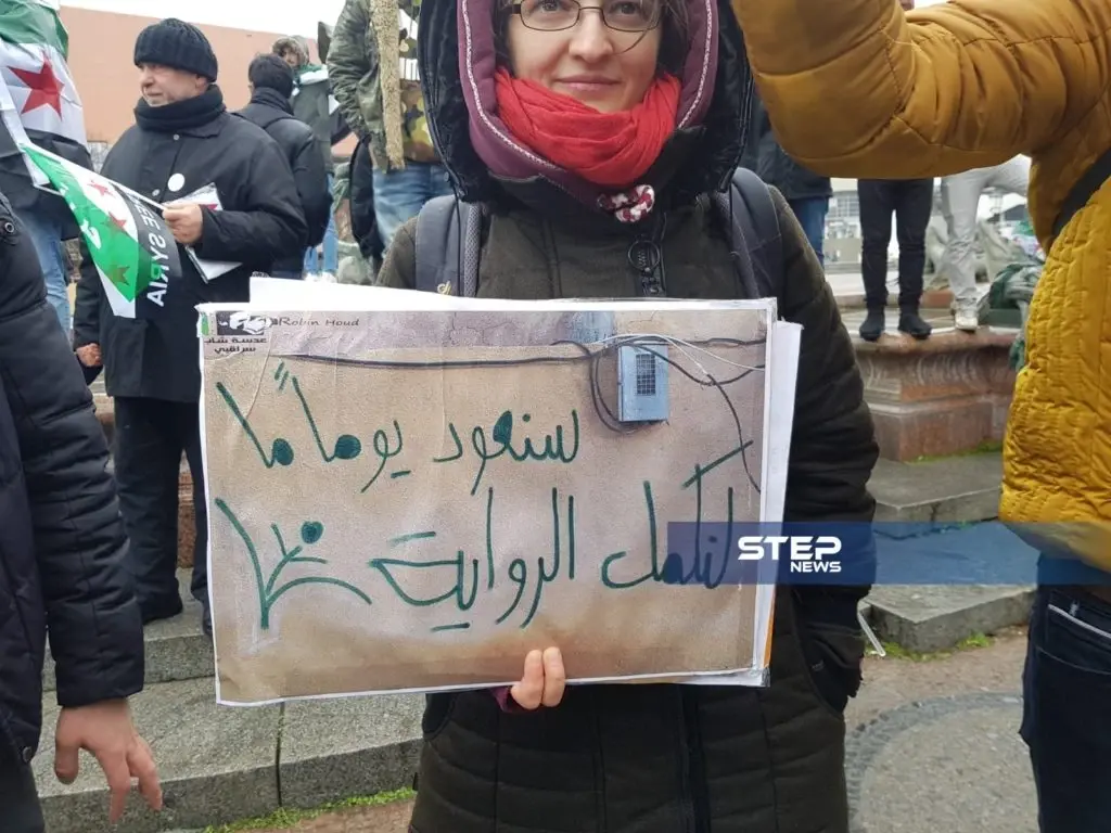 خروج مظاهرة في ساحة السكاندر بلاتز بمدينة برلين الألمانية تضامناً مع الذكرى الثامنة للثورة السورية: عدسة ستيب