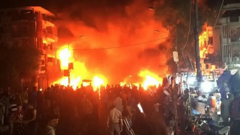 بالفيديو|| انفجار في حي الكرادة وسط بغداد.. والقوات الأمنية تغلق مداخل المنطقة: انفجار بغداد