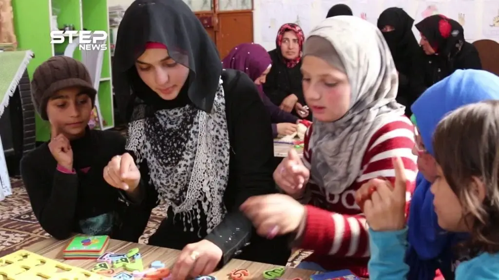 بجهود ذاتية "بيان درويش" تفتتح مركزًا للصم والبكم في منزلها بريف حلب رغم التحديات التي تواجهها: الصم والبكم