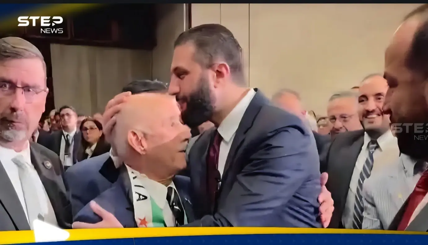 من هو الرجل المسن الذي قبل أحمد الشرع رأسه؟.. إليك التفاصيل: الجمعية العامة للأمم المتحدة