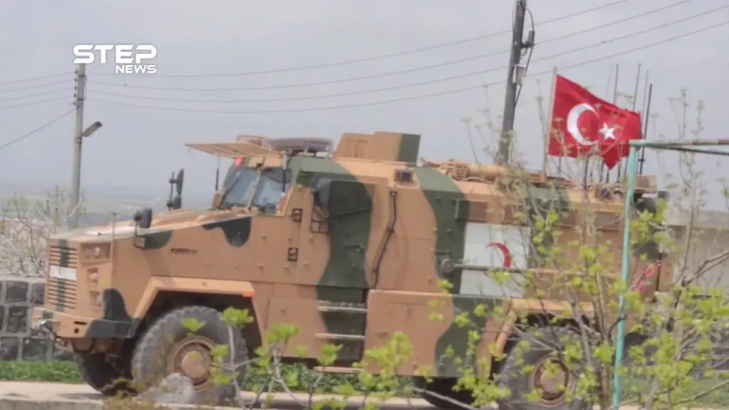 مشاهد لمرور دورية المراقبة التركية من بلدة الصرمان بريف إدلب باتجاه نقطة مورك في ريف حماة: الدوريات التركية
