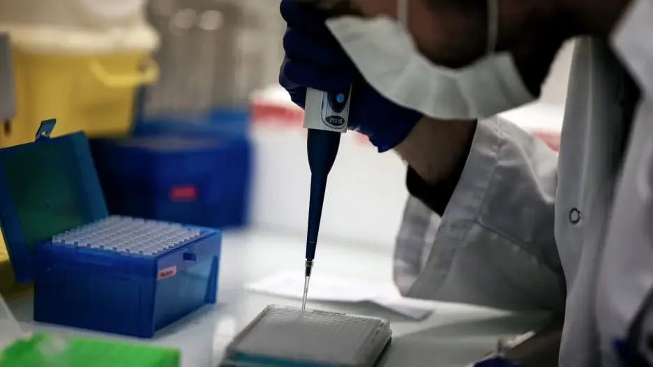 دولة خليجية توقع اتفاق مع روسيا لإنتاج لقاح كورونا الروسي لتكون ثاني دولة عربية بذلك: البحرين