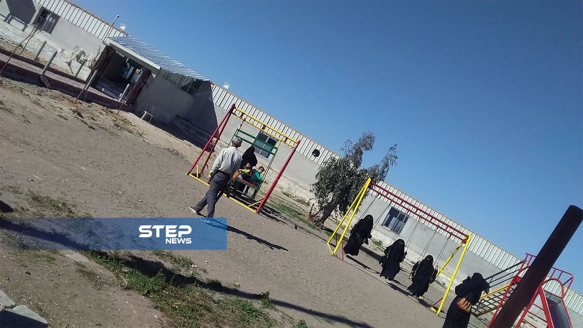 شاهد|| بحجة الاشتباه.. عناصر "قسد" يخرجون فتيات منقبات من الحديقة العامة بالرقة: الطبقة