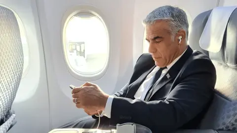 يائير لبيد في أبوظبي بأول زيارة خارجية له وسيشرف خلالها على حدثين: يائير لبيد