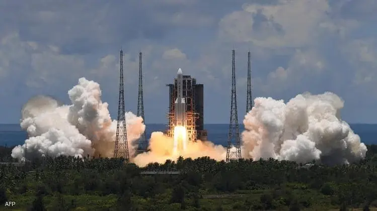 بعد الصاروخ الصيني.. مدير مركز الفلك الدولي يحذر من القادم: صاروخ