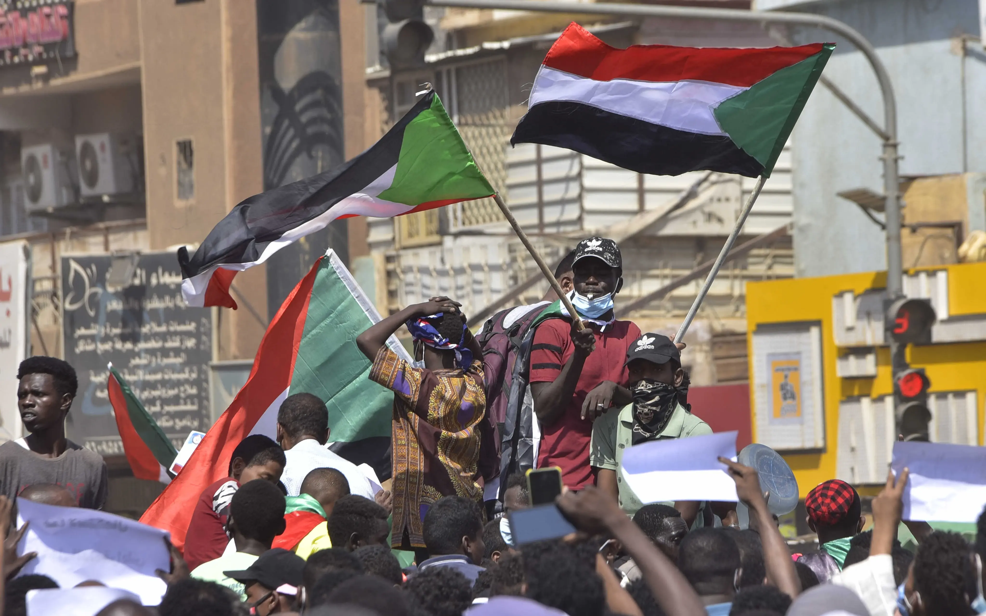 الخارجية السودانية تؤكد أن مصير حمدوك وأعضاء حكومته "غير معلوم".. والبرهان يصدر بياناً هاماً: حمدوك