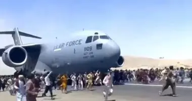 الخارجية الأمريكية تجري نقاشاتٍ مع طالبان حول العالقين في كابل وتكشف مصيرهم: خبر عاجل