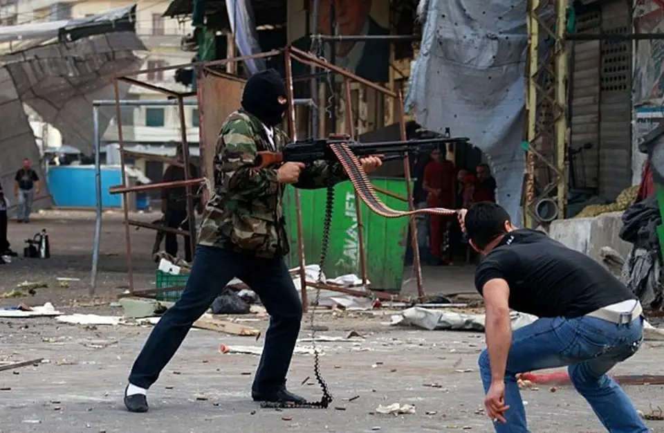 بالفيديو || قتلى وجرحى باشتباكات بين "فتح" و"حماس" في مخيم البرج الشمالي جنوب لبنان: حركة فتح