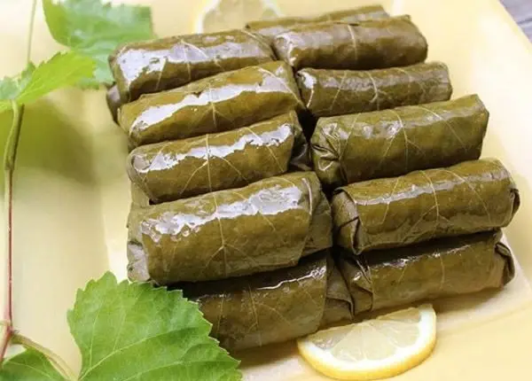 طريقة عمل ورق العنب علي الطريقة المصرية بالصور: عمل ورق العنب