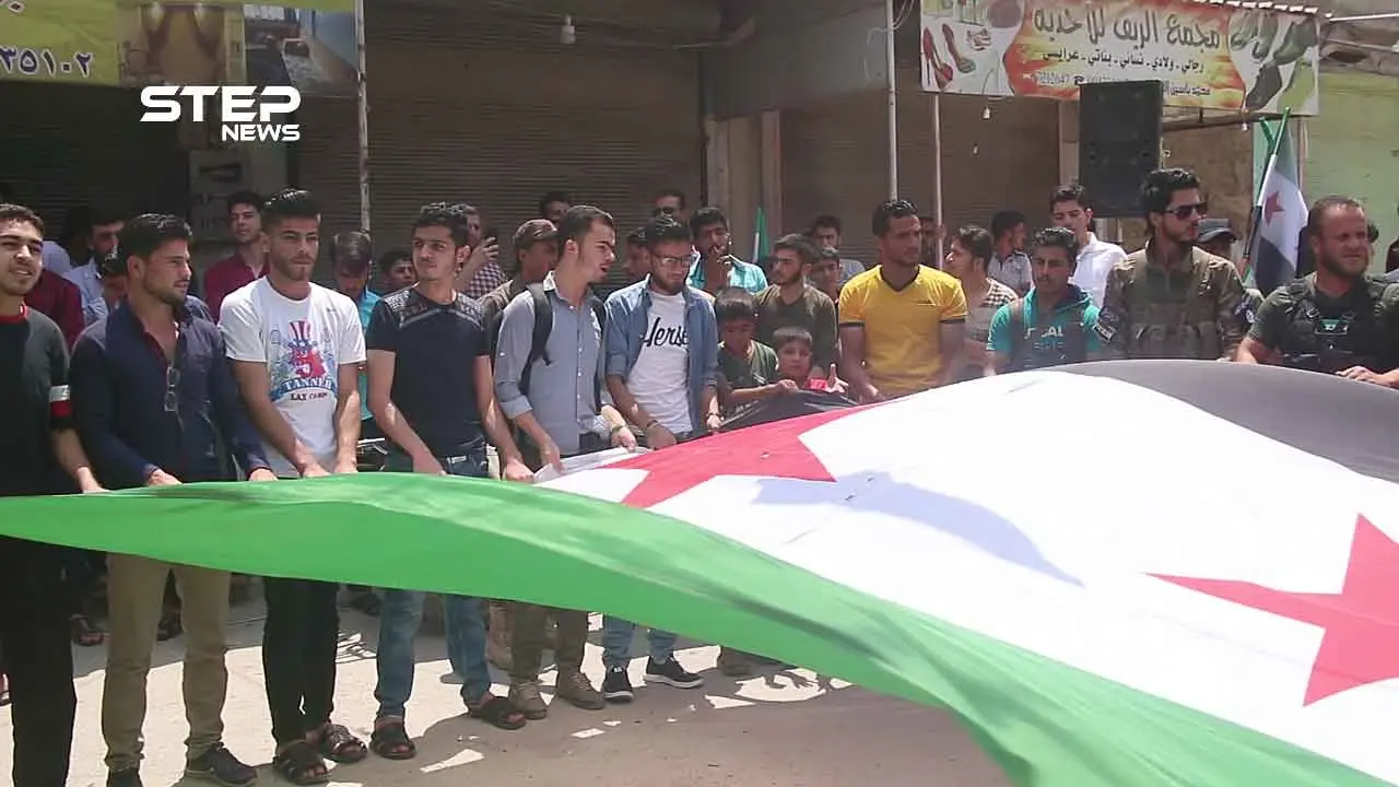 أهالي مدينة مارع يخرجون في مظاهرة حاشدة ضمن جمعة الوفاء للساروت: سلايد رئيسي