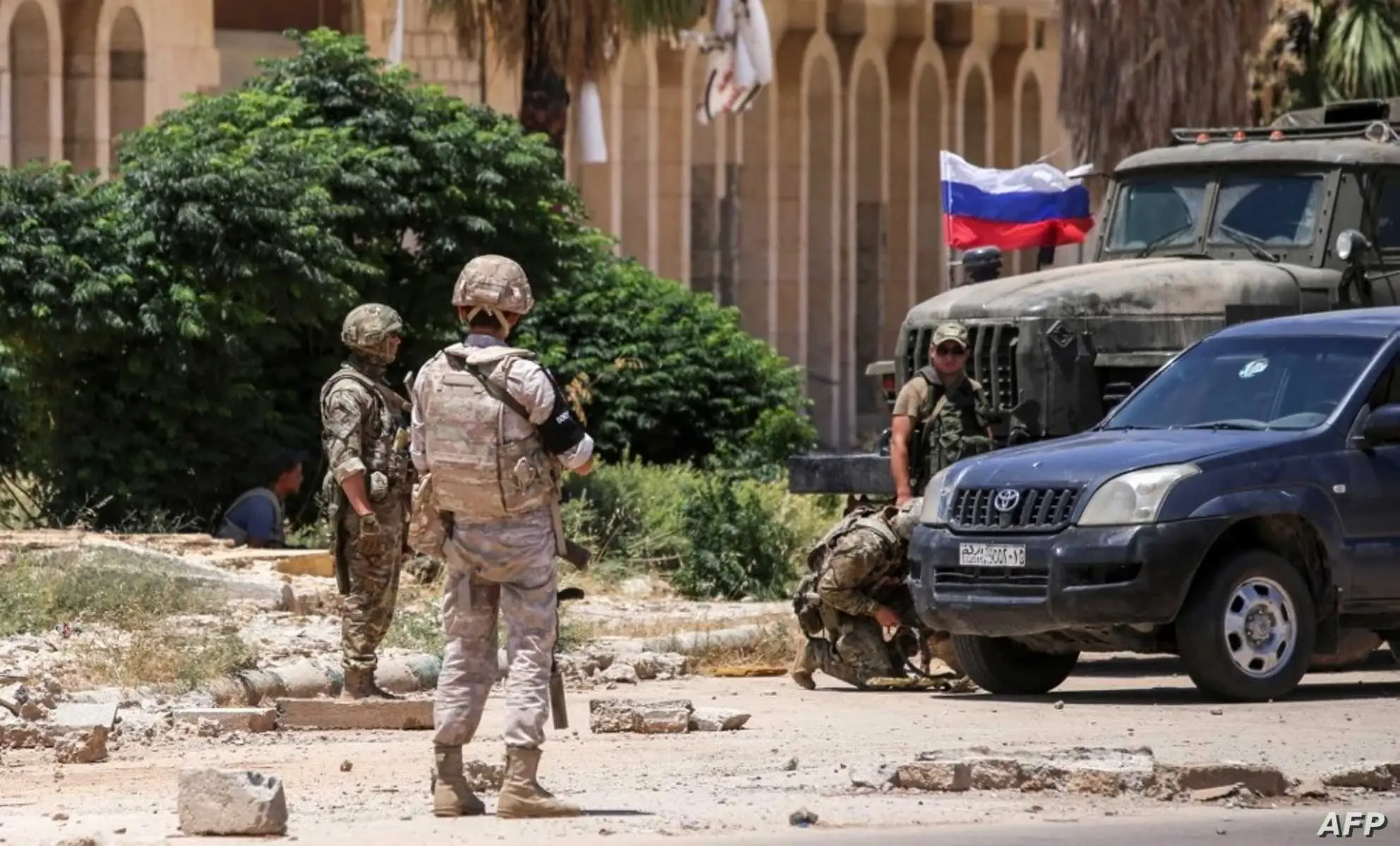 خبير عسكري يكشف تمرد إيراني على مطالب روسيا.. وسبب تغيير القيادة الروسية لضابطها المفاوض في درعا: ديرالزور