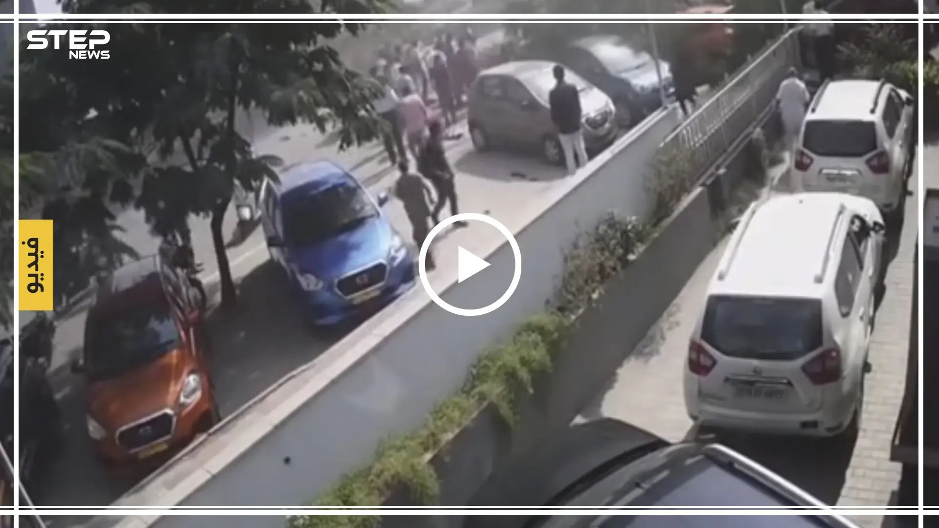 سيارة في الهند تقع من أعلى جسر على رؤوس المارة وتوقع قتلى وجرحى!: الهند