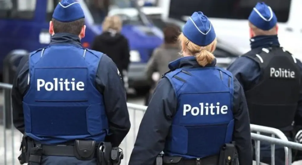 بسبب تهديد بوجود قنبلة.. الشرطة الهولندية تخلي مبنى البرلمان والمنطقة المحيطة: لاهاي
