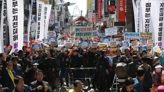 بالفيديو|| زلزال بقوة 6 درجات يضرب العاصمة اليابانية والسُلطات تتحدث عن مصير المنشآت النووية: طوكيو