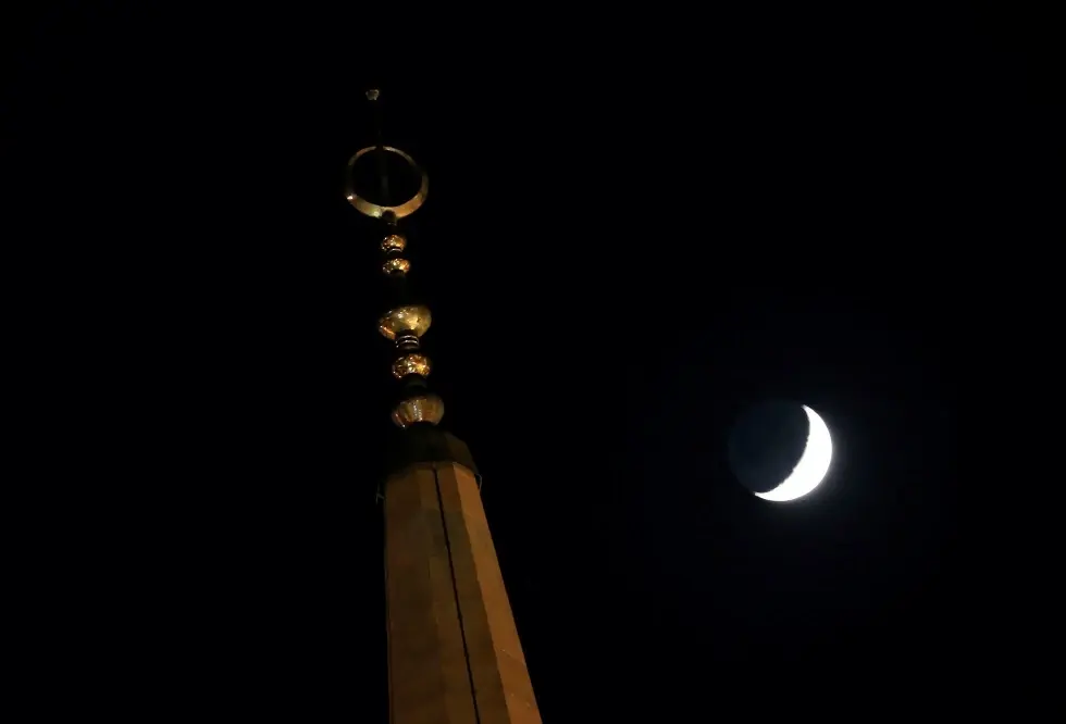 السعودية: تعذر رؤية هلال شهر رمضان.. وخادم الحرمين يوافق على قرار يخص المسجد الحرام: خادم الحرمين الشريفين