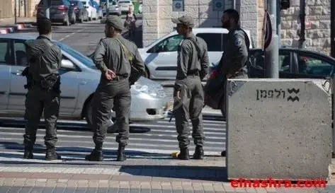 سيارة تدهس شرطيين إسرائيليين في مستوطنة نهاريا وتفرّ.. ومصادر تكشف جنسية السائق: مستوطنة نهاريا