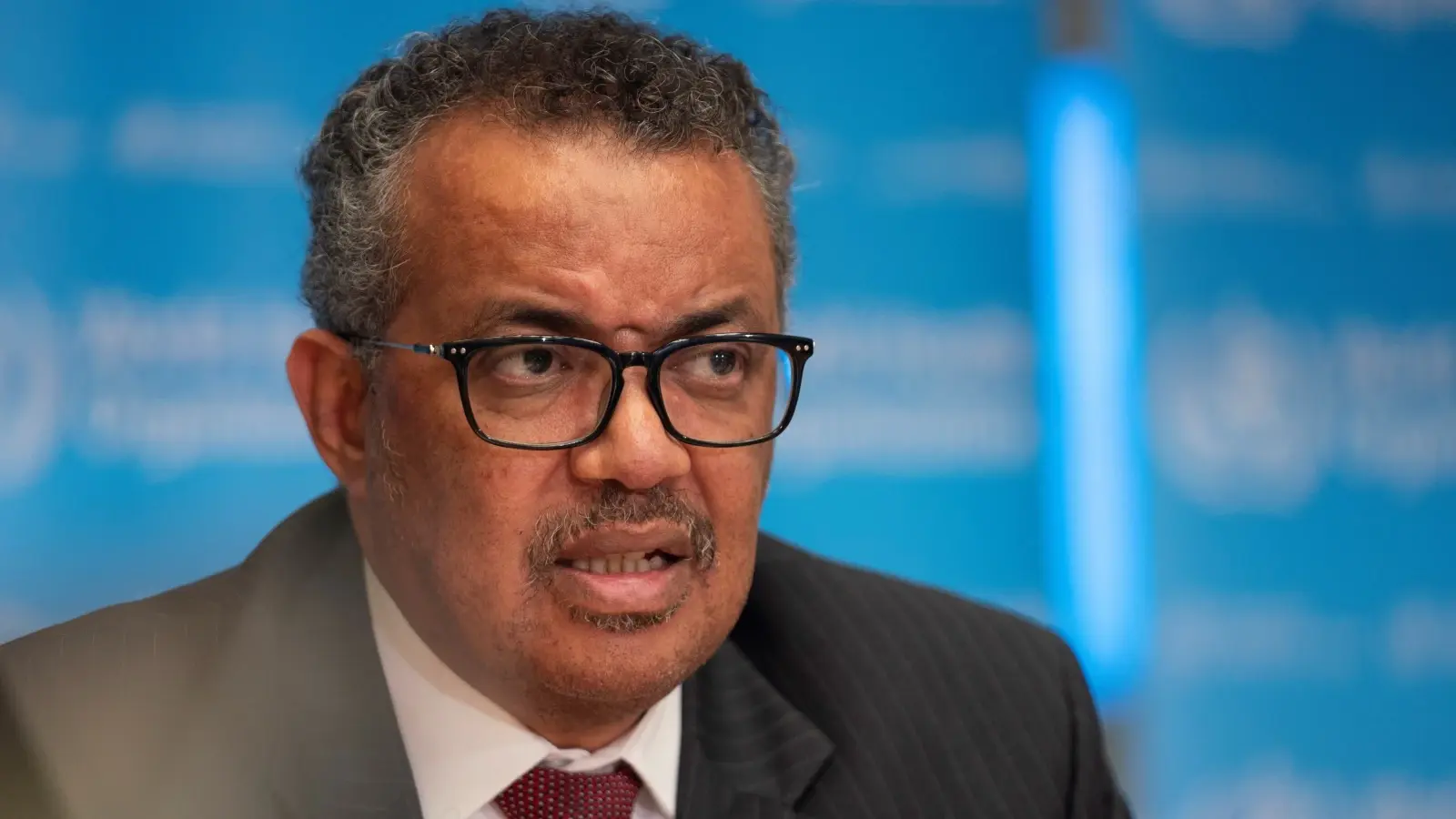 مدير الصحة العالمية يتحدث عن "اتفاق أوبئة" بعد ظهور متحور أوميكرون: سلالة كورونا الجديدة