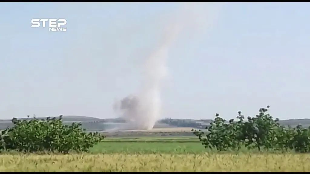 حرائق في المحاصيل الزراعية جراء قصف جوي روسي استهدف أطراف مدينتي خان شيخون وحيش جنوبي إدلب: خان شيخون