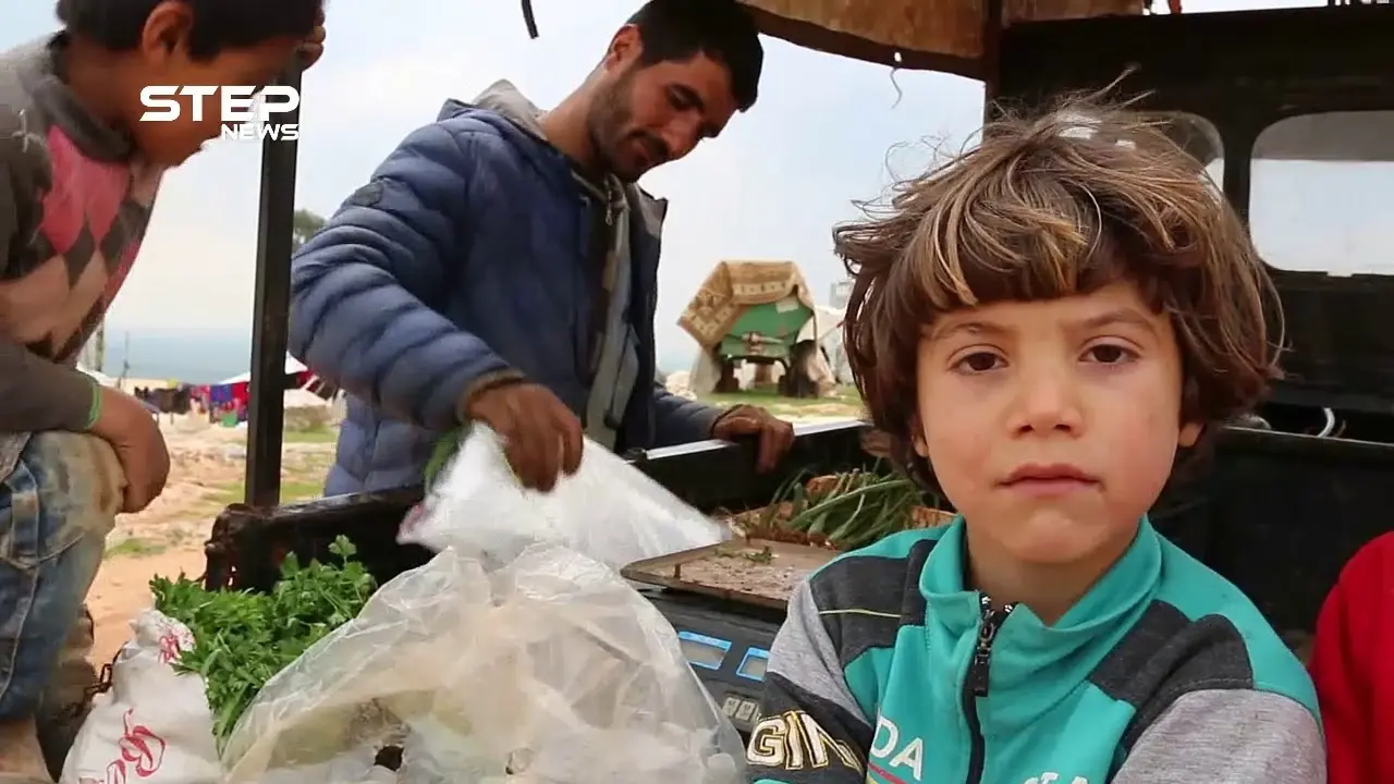أبو محمد بائع جوال في مخيمات غرب حلب تعرف على حلمه: حلب