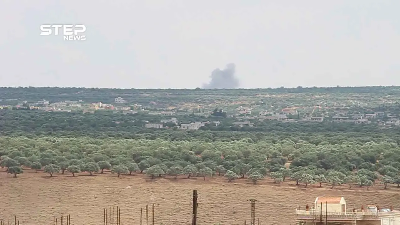 مشاهد من القصف الروسي على الاتوتستراد الدولي شمال مدينة خان شيخون جنوب إدلب: سلايد رئيسي