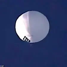 الجيش الأمريكي يتتبع بالونا غامضا جديدا فوق الأراضي الأمريكية: العالم