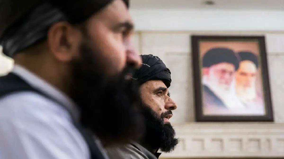 طالبان تدمر تمثال زعيم شيعي قاتلها وإيران تحتفي بأول قيادي سنّي بجيشها: طالبان تنسف تمثال