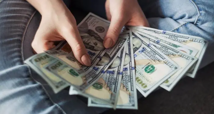 سعر الصرف يحلّق من جديد ويسجّل رقماً قياسياً.. الدولار في لبنان يلامس العشرين ألفاً: سعر الصرف