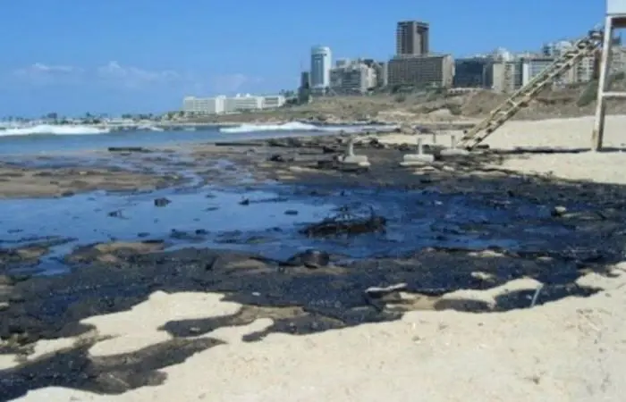 "عملية إرهابية متعمدة".. إسرائيل تتهم إيران بحادث التسرب النفطي أمام شواطئها: التلوث البيئي