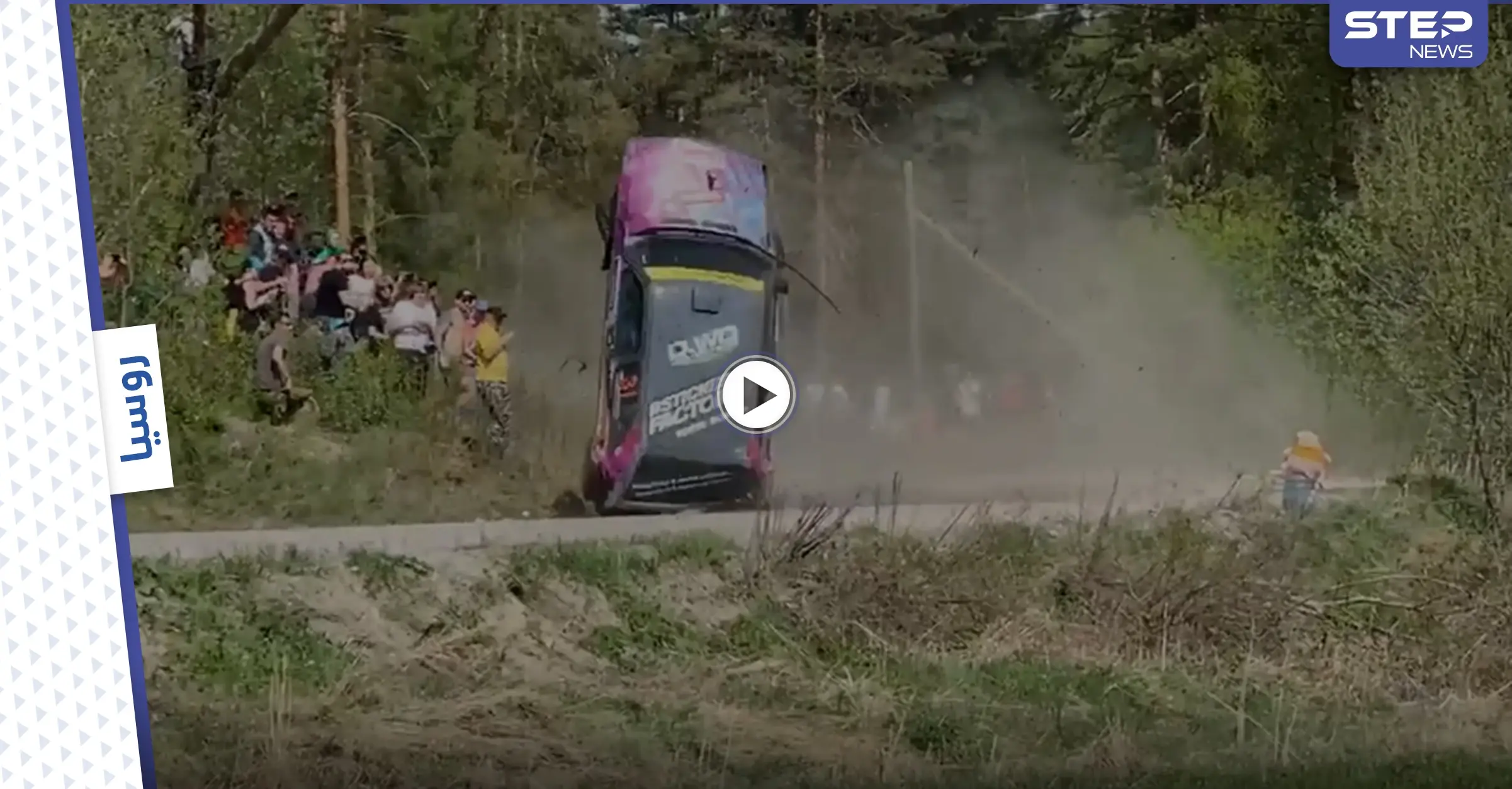 بالفيديو|| مشهد يحبس الأنفاس.. نجاة مجموعة أشخاص بأعجوبة بعد انحراف سيارة سباق وارتطامها بهم: حادث مروع