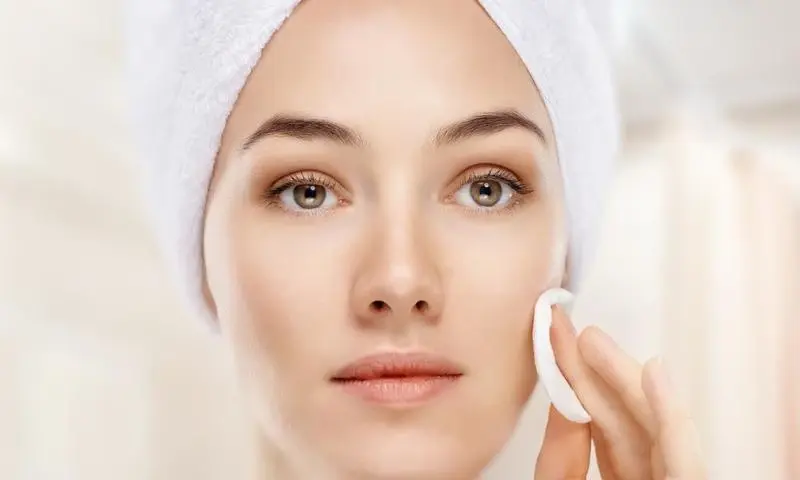 تحضير غسول للبشرة المختلطة منزلياً.. 5 أنواع سهلة وبسيطة: العناية بالبشرة