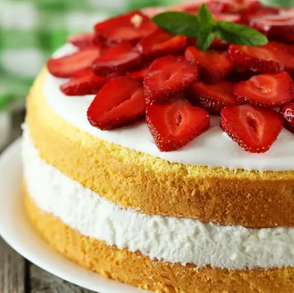 طريقة عمل تورتة سهلة وسريعة وغير مكلفة بــ3 طرق مختلفة: 3 طرق لعمل تورتة