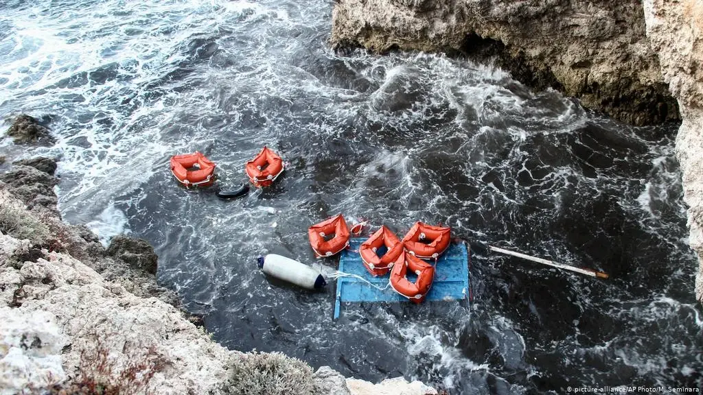 غرق عشرات المهاجرين وإنقاذ آخرين قبالة سواحل تونس وليبيا: سواحل صفاقس