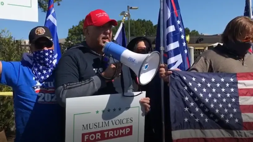 بالفيديو|| مسلم يقرأ الفاتحة على نية شفاء دونالد ترامب.. طالبًا من المسلمين الدعاء: شاهد بالفيديو