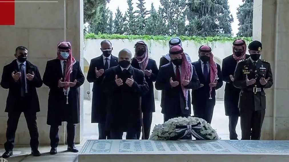 أول ظهور لملك الأردن وولي عهده برفقة الأمير حمزة في احتفالية المئوية (صور): الملك عبد الله الثاني