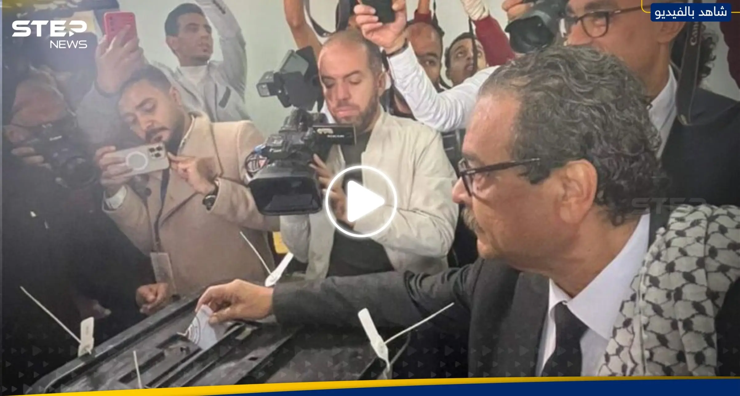 مرتدياً "الكوفية الفلسطينية".. مرشح رئاسي مصري يدلي بصوته ويوجه رسالة للمصريين (فيديو): انتخابات مصر