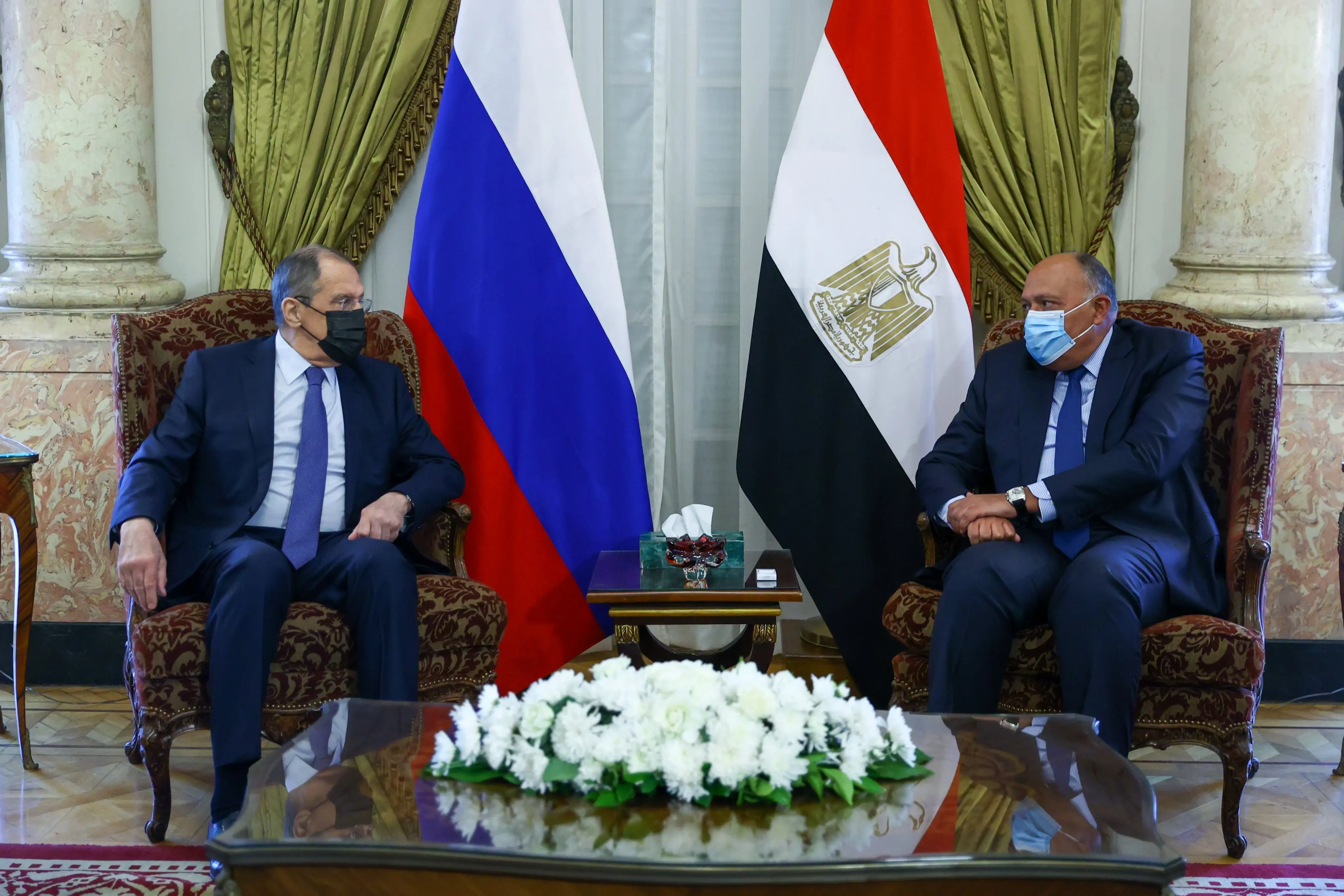 لافروف يلتقي الرئيس السيسي ووزير الخارجية المصري سامح شكري لبحث عّدّة ملفات: سامح شكري