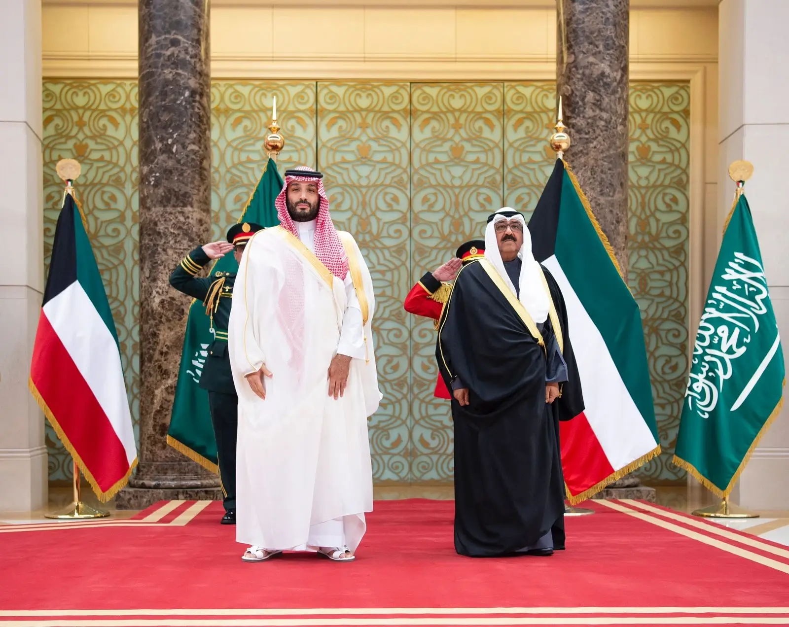 بيان سعودي كويتي مشترك عقب زيارة الأمير محمد بن سلمان يتحدث عن 6 قضايا: الأمير محمد بن سلمان