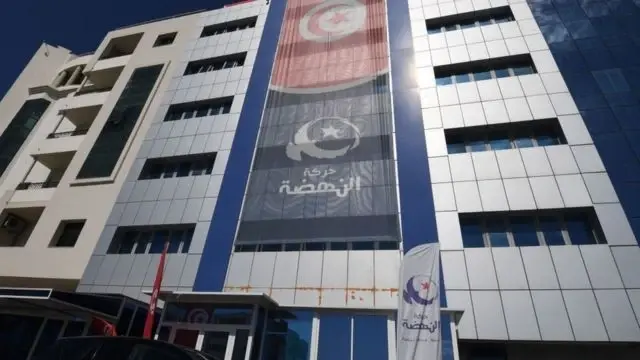اندلاع حريق ضخم في مقر حركة النهضة بالعاصمة تونس وشخص يلقي بنفسه من الطابق الثاني (فيديو) : خبر عاجل