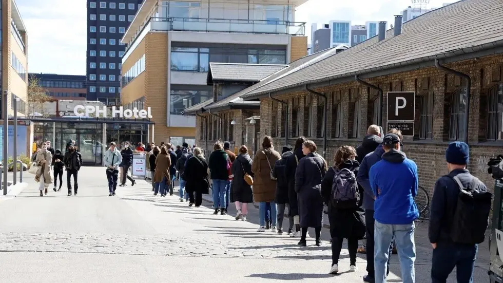 ثاني دولة خليجية تعلن تسجيل أول إصابة بأوميكرون.. والدنمارك تعلن مشاركة أحد المصابين بحفل غنائي ضخم: أوميكرون في السعوديه