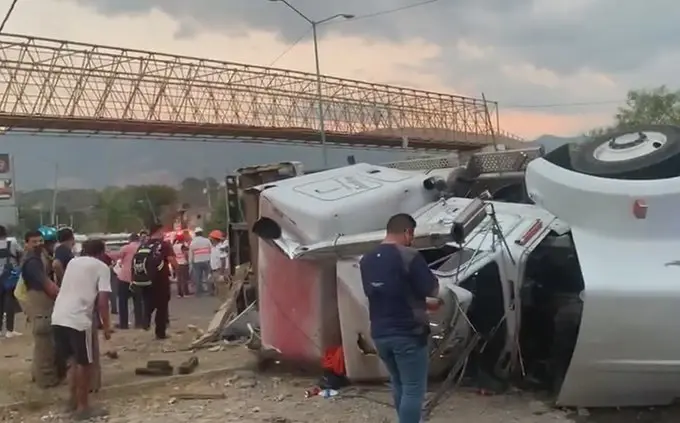 مصرع 53 مهاجراً بانقلاب شاحنة كانت تقلهم جنوب المكسيك: المكسيك