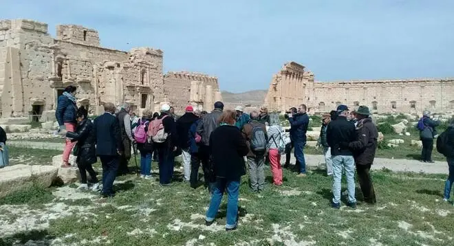 وفد سياحي أجنبي يصل مدينة تدمر بعد سنوات من الانقطاع: مدينة تدمر